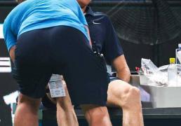 kaiyun-德約(yuē)科維(wéi)奇稳定朝(cháo)第5座大师赛冠军迈进，辛纳因傷(shāng)退出比赛，德約(yuē)无可匹(pǐ)敌