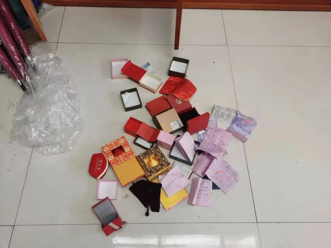 开云下载-狠人！偷了(le)自己家(jiā)，再偷朋友家(jiā)！警方(fāng)提醒