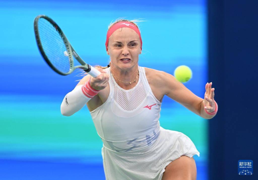 开云平台-武网：萨巴伦卡晋级