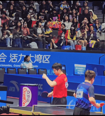 开云平台-知(zhī)行合一 谁是樊振東(dōng)最好的场外指導(dǎo) 樊振東(dōng)除了指導(dǎo)队友还指導(dǎo)小胖