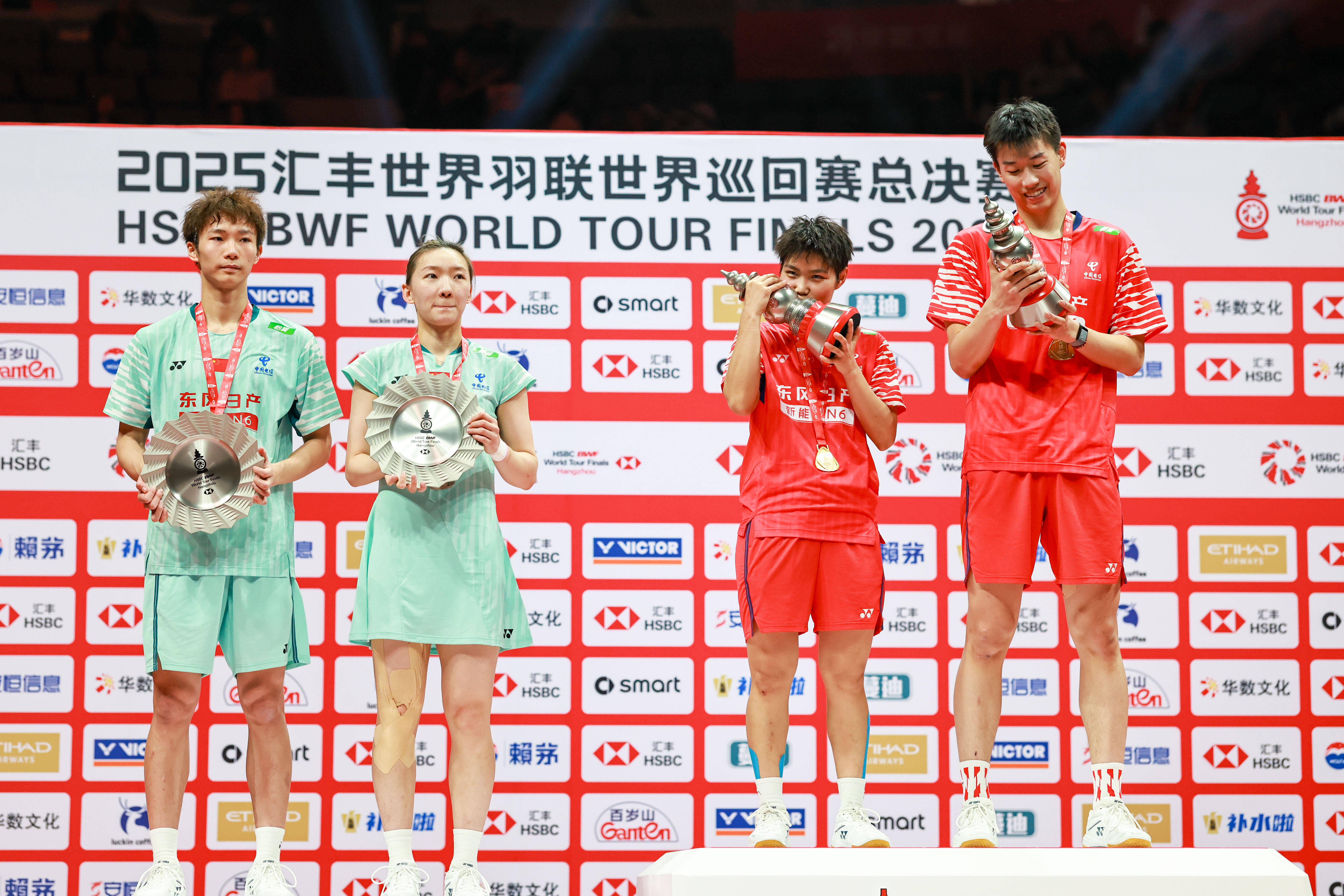 开云体育APP下载-（体育）羽毛(máo)球——世巡赛总决赛：冯彦哲/黄东萍夺得(dé)混双冠军