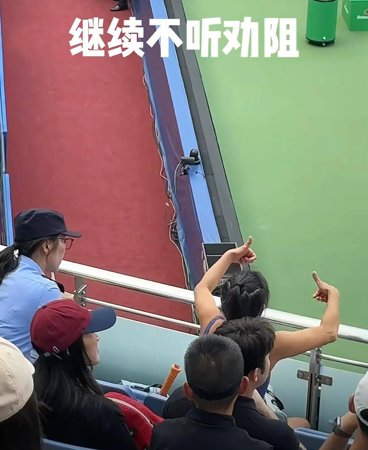 开云-女子(zi)大闹网球赛后续：多次嚣张挑(tiāo)衅，裁判发话，把女子(zi)趕(gǎn)出赛场