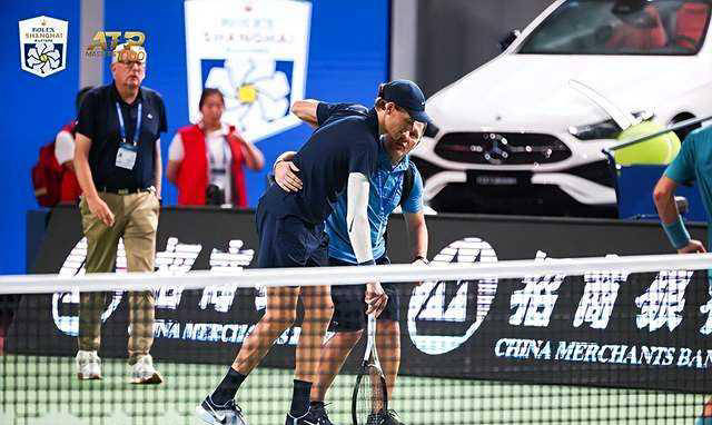 kaiyun-德約(yuē)科維(wéi)奇稳定朝(cháo)第5座大师赛冠军迈进，辛纳因傷(shāng)退出比赛，德約(yuē)无可匹(pǐ)敌