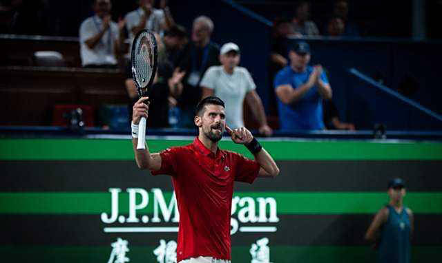 kaiyun-德約(yuē)科維(wéi)奇稳定朝(cháo)第5座大师赛冠军迈进，辛纳因傷(shāng)退出比赛，德約(yuē)无可匹(pǐ)敌