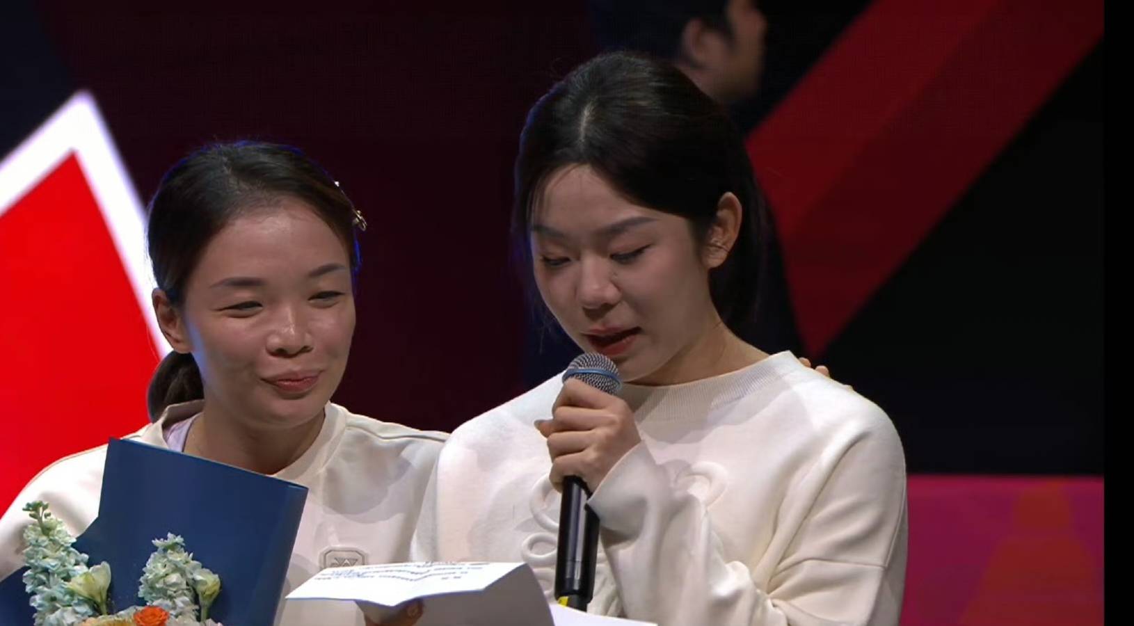 开云体育APP下载-泪洒杭州！陈清晨“随时归队”承诺，定格(gé)凡塵(chén)组合11年战友(yǒu)情